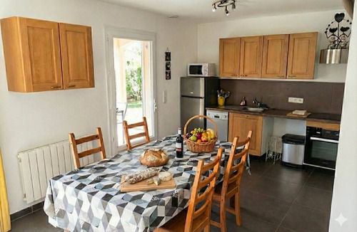 Ailhon Apartment | Gite Sunflowers