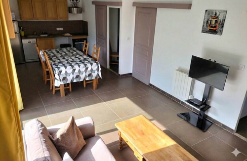 Ailhon Apartment | Gite Sunflowers