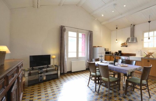 Mondragon House | Gite Syrah