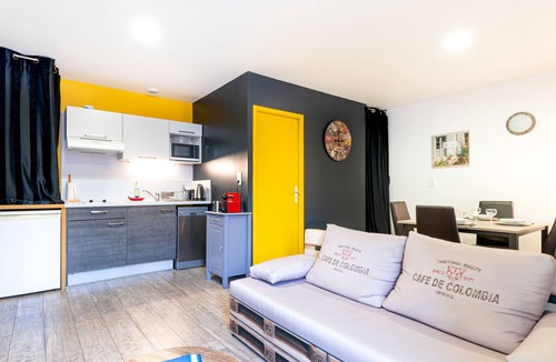 Rodez Apartment | GITE URBAIN LE CÔTÉ COUR - APPARTEMENT T2 AVEC PARKING