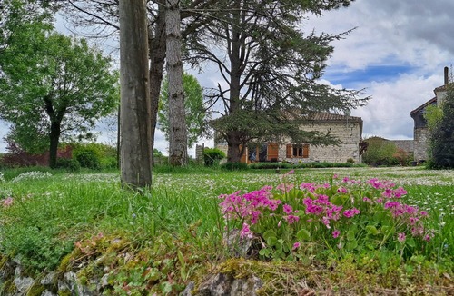 Montaigu-de-Quercy House | Gite Vacances Laborde Piscine Spa, 4 Ch/4 Sdb, Idéal Familles, à 5 mn Commerces