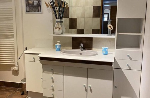 Vernusse Cottage | Gite Vernusse, 5 bedrooms, 12 persons