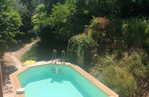 Castelnaudary House | Gite VertCastel – Lovely Green Retreat with Pool and Spa