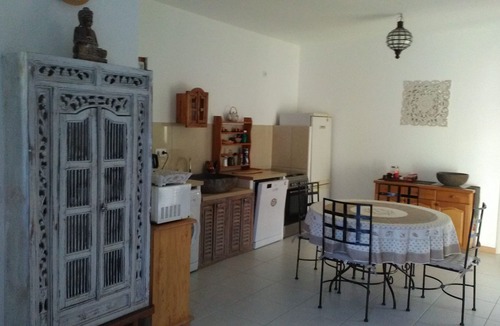 Saint-Julien-de-Peyrolas House | Gite with private courtyard not overlooked