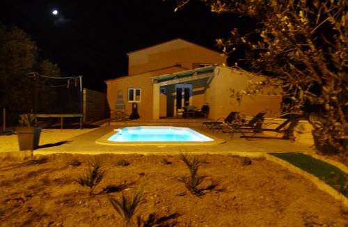 Saint-Marcel-de-Careiret Cottage | Gite with private pool