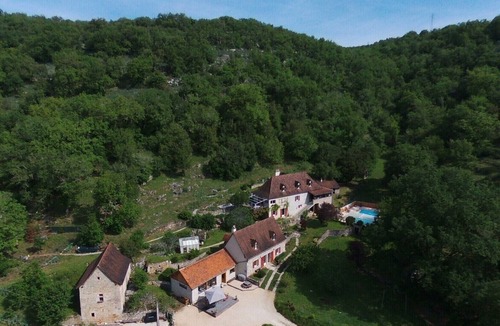 Espagnac-Sainte-Eulalie Cottage | Gite with swimming pool in the Célé valley near Figeac - ideal for families