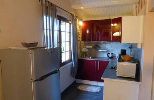 Dicy House | Gite with Jacuzzi and indoor pool, in quiet hamlet.