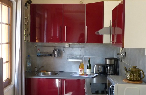 Dicy House | Gite with Jacuzzi and indoor pool, in quiet hamlet.