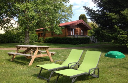 Dicy House | Gite with Jacuzzi and indoor pool, in quiet hamlet.