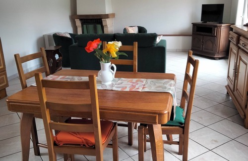 Fontaine-sur-Somme House | Gite with beautiful, secure exterior.