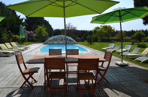 Prisse-la-Charriere Cottage | GITE WITH COVERED AND HEATED POOL (3 STARS)