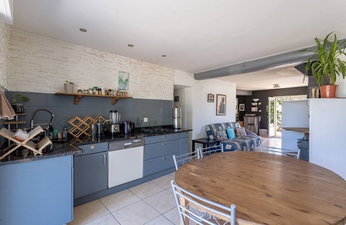 Rigarda House | Gite with Dormitory, Lake View, Private Garden and Balcony