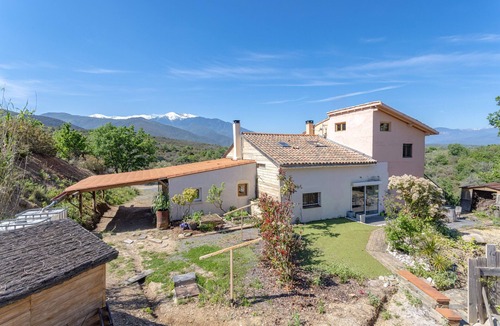 Rigarda House | Gite with Dormitory, Lake View, Private Garden and Balcony