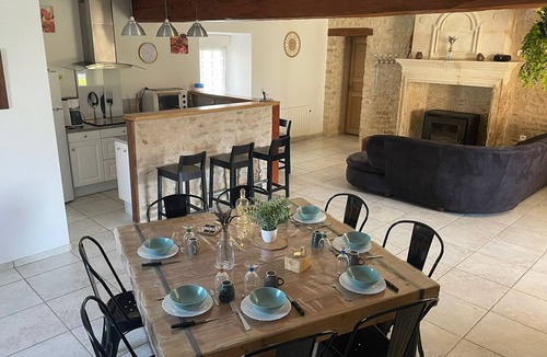 Sainte-Hermine House | Gîte with swimming pool, peaceful setting in the Vendée