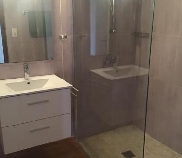 Bazian House | Gîte with great views