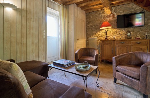 Alzonne House | Gîte with PRIVATE heated swimming pool with terrace and SPA