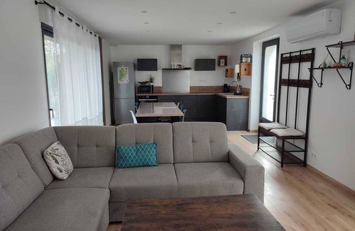 Cuneges House | Gîte with Private Pool, Spa and Game Room