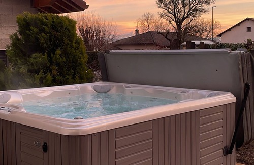 Genevois House | Gite with private spa