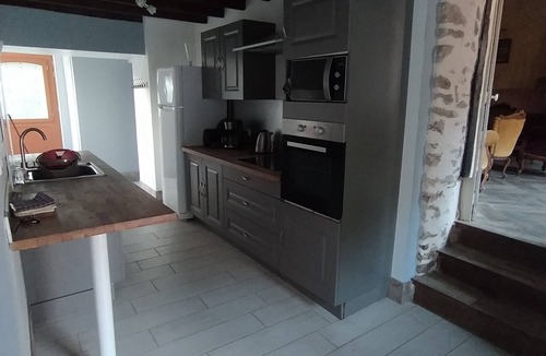 Mont-Saint-Jean House | GITE WITH SWIMMING POOL, ping pong, 45 min le mans, located alpes mancelles