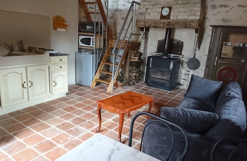Mont-Saint-Jean House | GITE WITH SWIMMING POOL, ping pong, 45 min le mans, located alpes mancelles