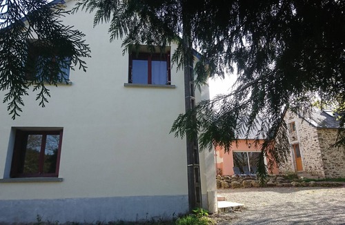 Mont-Saint-Jean House | GITE WITH SWIMMING POOL, ping pong, 45 min le mans, located alpes mancelles
