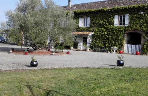 Graulhet Apartment | Gîte with swimming pool and pets