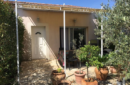 Arles Cottage | Gite with swimming pool and jacuzzi