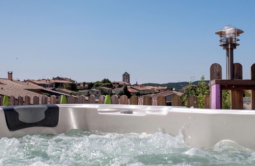 Issel Condo | Gite with swimming pool and private spa
