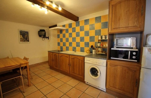 Mouthoumet House | Gîte with terrace, BBQ, WIFI and jacuzzi for 2 people near the Cathar castles