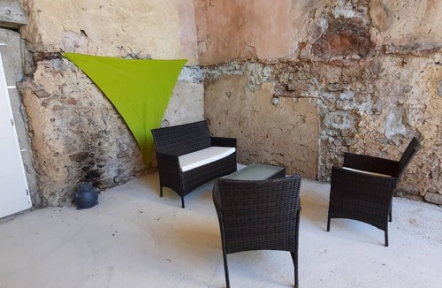 Mouthoumet House | Gîte with terrace, BBQ, WIFI and jacuzzi for 2 people near the Cathar castles