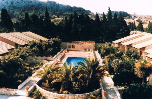Roquefort-des-Corbieres House | Gitelacapelle 3/4 bedrooms swimming pool, 10mm from wild beaches, tropical setting ....
