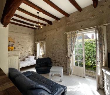 Le Plessis-Luzarches Apartment | Gites aux Fleurs de Cerises