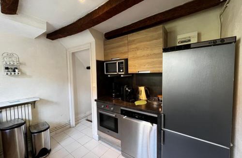 Le Plessis-Luzarches Apartment | Gites aux Fleurs de Cerises