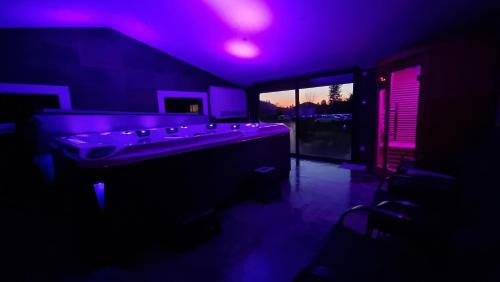 Izeaux House | Gites de La Croisée des Chemins - Piscine Chauffée - Spa, Hammam et Sauna