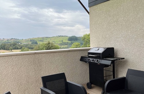 Saint-Genest-Lerpt Villa | Gites de Landuzière