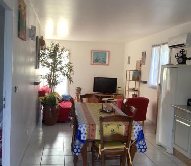 Roujan Villa | Gites de Lyse avec Jacuzzi