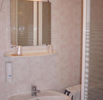 Cronat Hotel | Gites des Voyageurs - Cronat