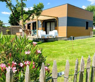 Mosnes House | Gites-domainedupin, cottage Bain Nordique PRIVÉ