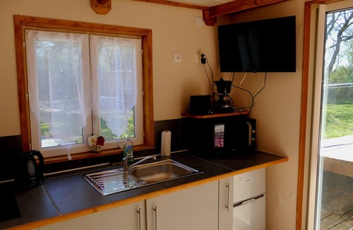 Saint-Martin-du-Fouilloux Ski Chalet | Gites Atypiques Forme Toues Cabanées de Loire Avec Étang de Pêche