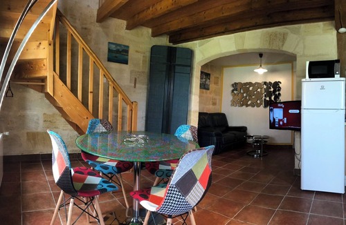 Vignonet House | Gîtes La Glycine facing the Saint-Emilion river