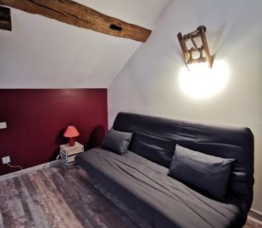 Mouilleron House | Gites les écuries Saserang