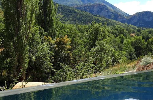 Chateauneuf-Miravail Villa | Gites Les Costoliers piscine à débordement chauffée tout confort