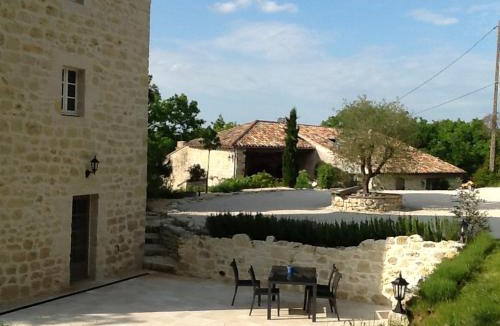 Beauville House | Gites Loste