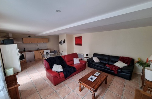 Archigny House | Gites "Merlinite