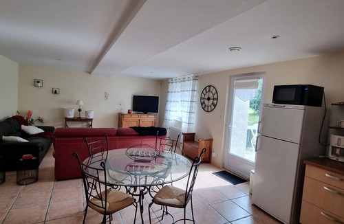 Archigny House | Gites "Merlinite