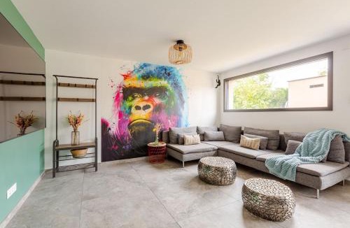 Ittenheim Villa | Gites Spa Strasbourg - Villa Gorille - SPA Privé, Sauna, Borne d'arcade, Babyfoot