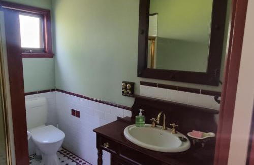 Macclesfield House | Giyabwe Cottage