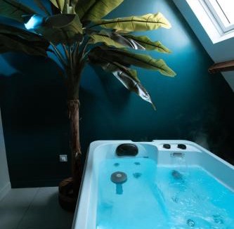 Colembert House | GJ Holiday Escapes - Suite maison Ralph - étage indépendant avec jacuzzi