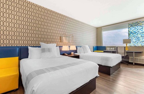 DeSoto Hotel | GLō Best Western Dallas South DeSoto