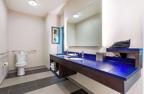 DeSoto Hotel | GLō Best Western Dallas South DeSoto